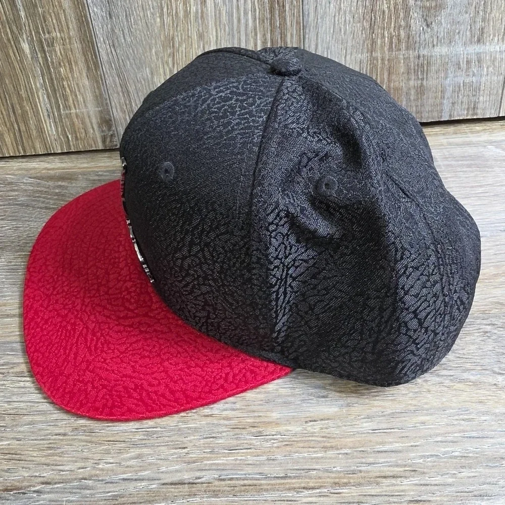 Michael Jordan 'Jumpman' Nike‎ Metal Logo Black Red Hat Cap Snapback YOUTH HAT